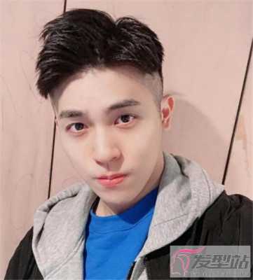 皮肤黑适合什么发型男,皮肤黑的适合什么发型男 