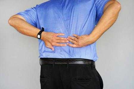 男性后腰酸痛是什么原因_男性后腰部酸痛