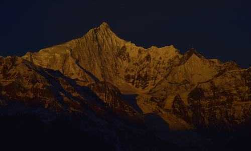 一什么高山? 一什么高山